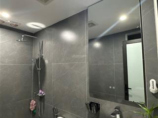 Ban nhà phố trạm long biên 45m2, nhà 6 tầng thang máy gara oto 7 chỗ