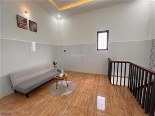 Nhà mới xây tmc mỹ tho,sân đậu oto, cách cầu quay 5phút chạy xe, cách đường nhựa 30m, vào ở liền