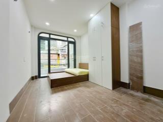 Căn hộ bancol thiết kế sàn gỗ luxury, máy giặt riêng, nhà mới 100% gần đại học kinh tế ueh