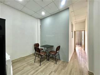 Cho thuê căn hộ 2 phòng ngủ full nội thất, thang máy, máy giặt riêng, 4ng4xe, gần vòng xoay dân chủ