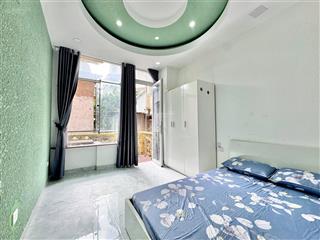 Cho thuê căn hộ studio bancol, thang máy, full nội thất, 3 người 3 xe, gần vòng xoay cống quỳnh q1