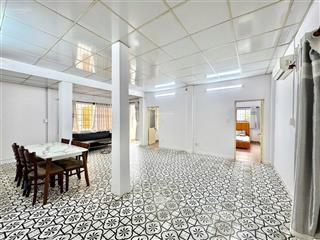 Cho thuê chung cư 2 phòng ngủ 1pk bancol, rộng 78m2, full nt, 5 người 5 xe, ngay tháp đồng hồ q1