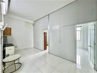Cho thuê căn hộ 2 phòng ngủ 1pk, full nội thất, rộng 60m2, 5ng5xe, gần vòng xoay lê đại hành q10