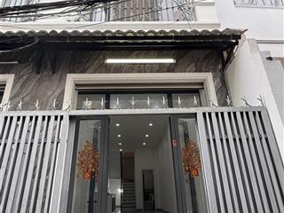 Cho thuê nhà nguyên căn 1 trệt 2 lầu 1 sân thượng, 120m2, 2 phòng ngủ 3wc, ngay đoàn văn bơ q4