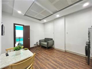 Cho thuê căn hộ 1pn tách bếp bancol, thang máy, full nt, máy giặt riêng, rộng 40m2 ngay đại học ueh