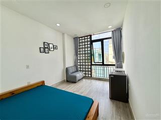 Cho thuê căn hộ studio cửa sổ lớn, thang máy, full nội thấy, rộng 25m2, ngay bờ kè hoàng sa q3