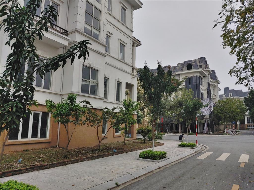 BÁN CĂN BIỆT THỰ 2 MẶT ĐƯỜNG VIEW HỒ ĐIỀU HÒA TRUNG TÂM KDT LIDECO (0915458886)