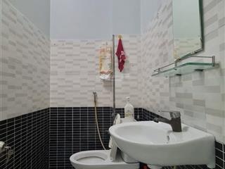 Bán nhà quận 8 .cách hxh 10m.vị trí vip.ngang nở hậu 5m ,dt 66m2 .4,5x15m .nhà mới vô ở ngây
