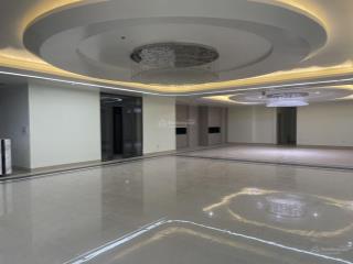 Cho thuê nhà mặt phố xuân thủy kinh doanh các loại hình, 382m2 220tr, dt 400m2. giá 85 tr