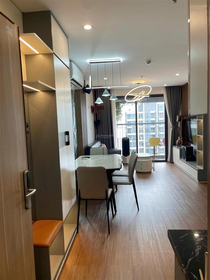 Bán căn hộ 2pn tầng cao view thoáng, full nội thất cao cấp