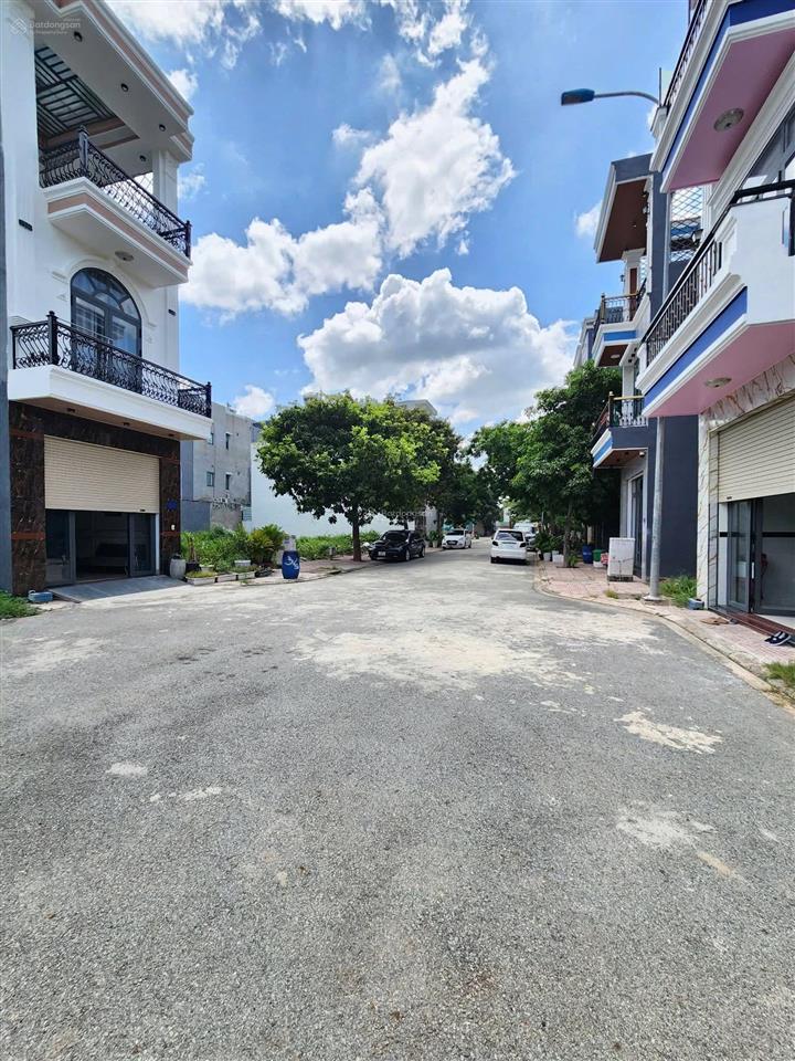 Bán đất trong kdc bình chuẩn 42 dt 81m2 cách ngã tư bình chuẩn 300m, đường nhựa 12m full thổ cư shr