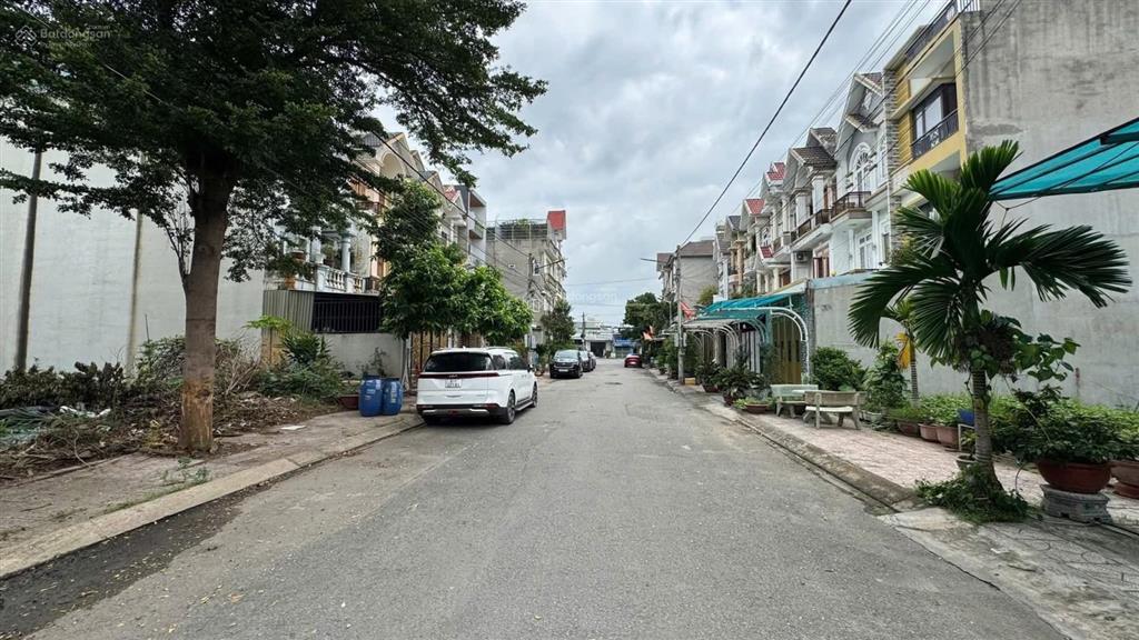 Bán lô đất ngay đường vĩnh phú 32 dt 125m2 shr, đường rộng 6m cách chợ vĩnh phú 1km,full thổ cư.