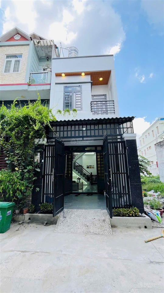 Bán nhà 2 mặt tiền đường thạnh lộc 37 dt 51m2 cách cv thạnh lộc chỉ 300m, nhà hoàn công, shr.