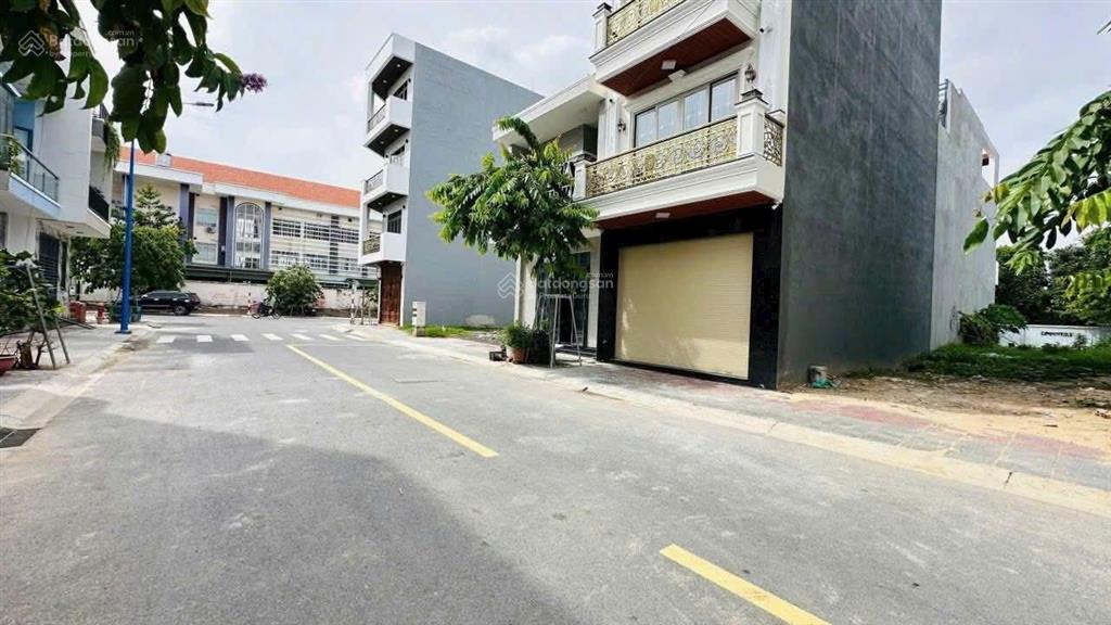Chính chủ cần ra gấp lô đất dt 60m2 trong khu tdc đông hòa c,đi ra ql1k chỉ 150m, full thổ cư shr.