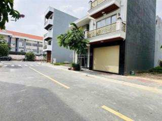 Chính chủ cần ra gấp lô đất dt 60m2 trong khu tdc đông hòa c,đi ra ql1k chỉ 150m, full thổ cư shr.