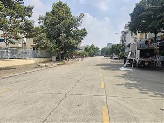 Đất mặt tiền kinh doanh ngay khu vincom dĩ an dt 104m2 cách ngã tư 550 chỉ 500m full thổ cư sổ sẵn.