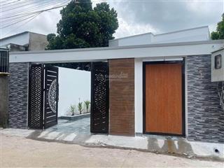 Sở hữu ngay căn nhà cấp 4 sổ sẵn cách sân bóng hoàng cung mỹ phước 1 chỉ 2km dt 95m2 nhà đúc cọc 5m