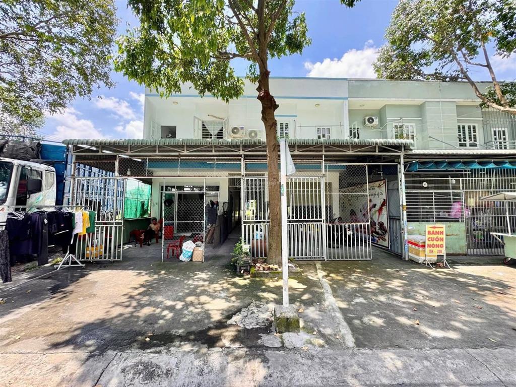 Đất tặng nhà trọ mt đường dl12 gồm 1kiot và 4phòng, cách trạm y tế thới hoà chỉ 300m 150m2 sổ sẵn