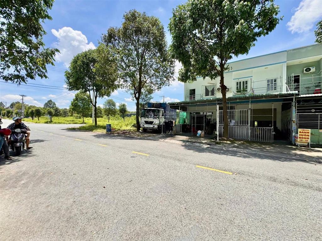 Đất tặng nhà trọ mt đường dl12 gồm 1kiot và 4phòng, cách trạm y tế thới hoà chỉ 300m 150m2 sổ sẵn