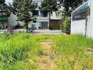 Chủ cần sang gấp lô đất ngay chợ thông dụng 67m2 đường n1 có vỉa hè ra dt743 200m, shr full thổ cư