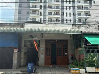 Chủ cần sang gấp dãy trọ gần chợ bình đáng 110m2 đường d2 gồm 1 kiot 5 phòng shr thu nhập 8tr/tháng
