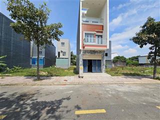 Cần bán lô đất ngay ngay kdc lê phong 68m2, đường dt743 đi vào 250m mặt tiền rộng 12m có vỉa hè shr
