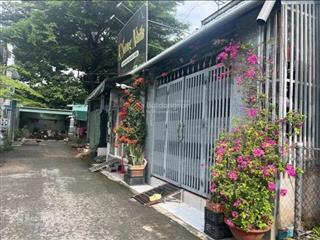 Bán nhanh dãy trọ gần chợ bến lớn tân định, dt 100m2 gồm 1kiot 4 phòng công chứng liền, thuê 6tr/th