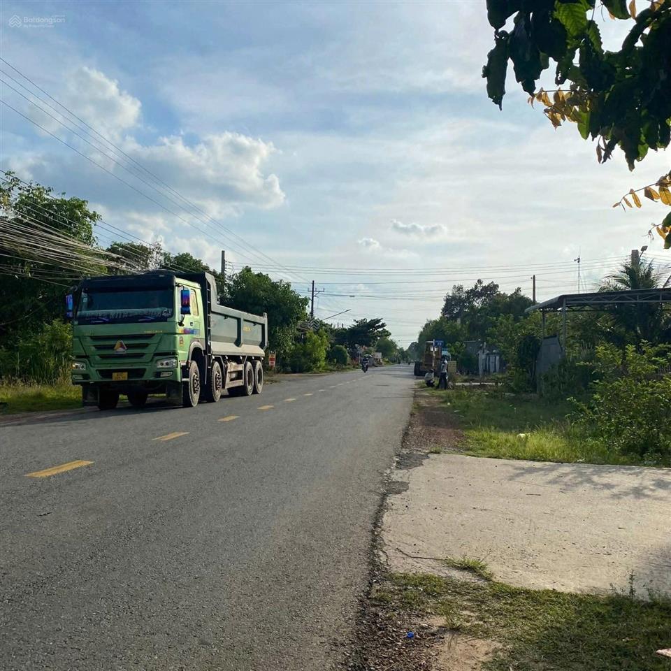 Chủ cần ra nhanh lô đất ngay mặt tiền dt750 diện tích 205m2/ 860 triệu shr sẵn thổ cư xây dựng.