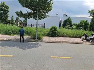 Bán nhanh lô đất đầy đủ tiện ích xung quanh, nằm trên đường n5 gần kcn nam tân uyên dt 100m2 sổ sẵn