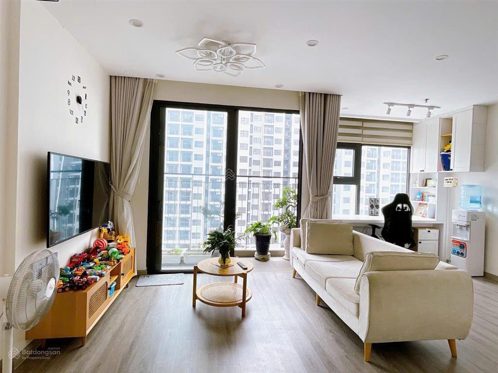 Tôi cần bán ch 2pn + 1 62,8m2, giá 5,3 tỷ tại the sapphire vinhomes smart city