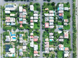 Cần bán lô đất khu biệt thự biển an viên
vị trí gần biển, gần đường lớn. cạnh bên có dự án vinpearl