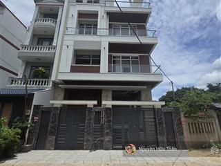 17,5t 10x16m hầm trệt 4 lầu st sát bờ kè tham lương ngay đại học công nghiệp phạm văn chiêu