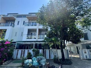 Cho thuê biệt thự lucasta nơi mỗi buổi sáng bắt đầu bằng ly cà phê giữa khu vườn riêng tĩnh lặng