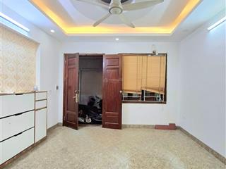 Bán nhà võ chí công ngõ rộng thoáng đi lại thuận tiện thoải mái dt 31 m2 x mt 4.2 m