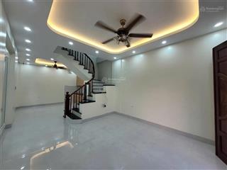 Hot nhà diện tích rộng liên mạc  giá thấp  ngõ rộng ô tô vào cổng