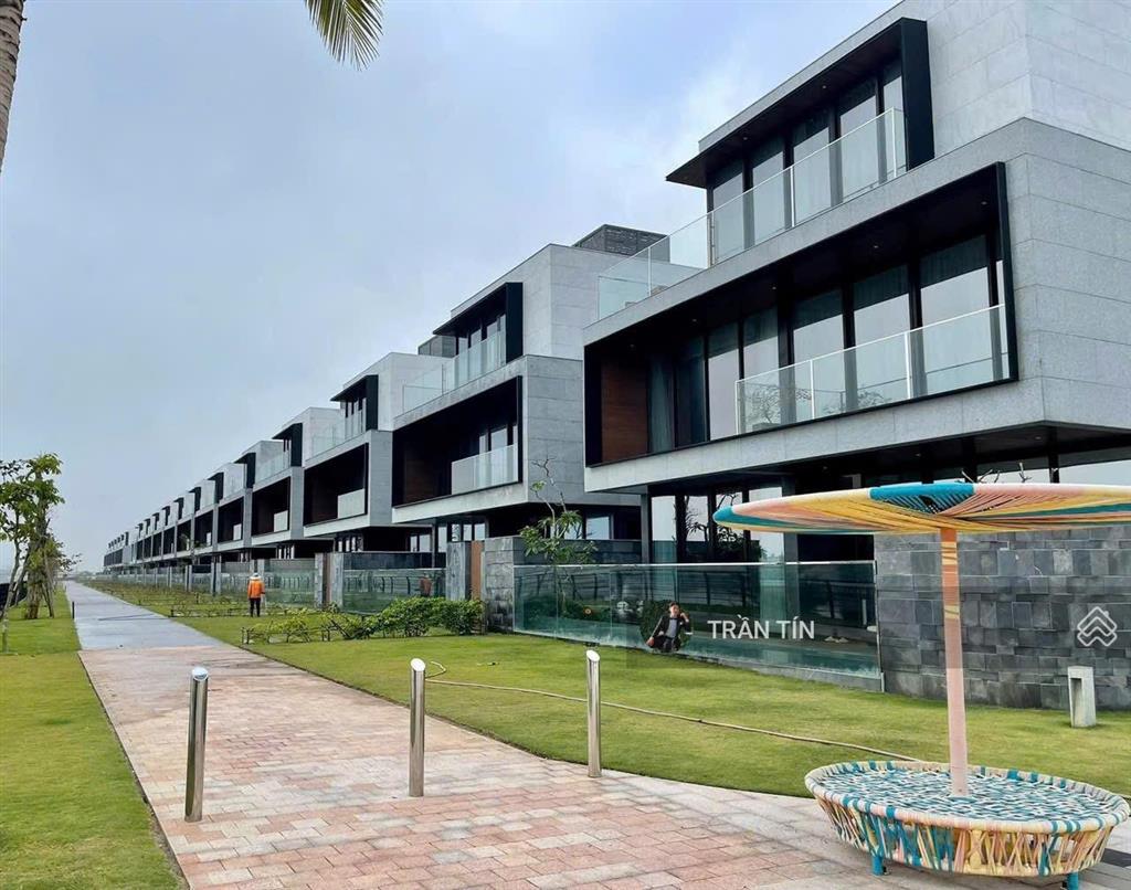 Biệt thự 3 mặt tiền one river, diện tích 300m2, view trực diện sông, giá 54 tỷ