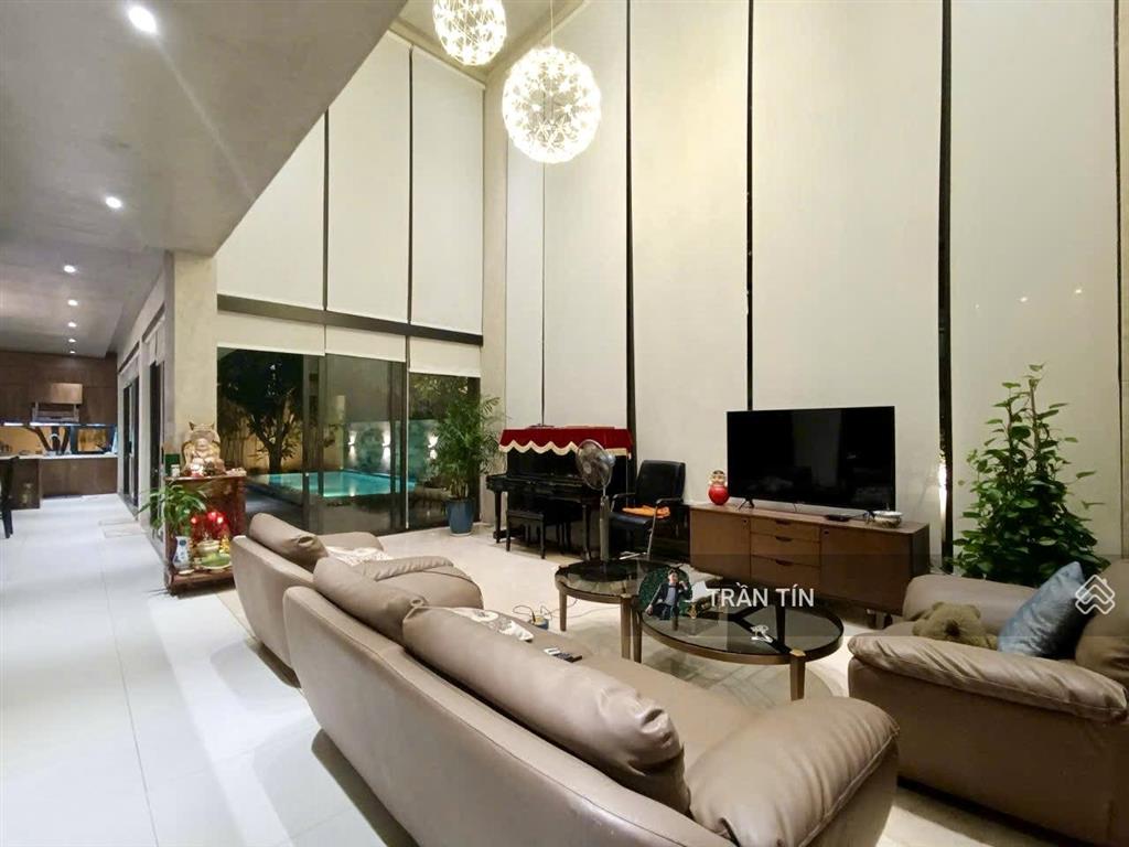 Biệt thự 3 tầng euro village 1, có hồ bơi, diện tích 250m2, giá bán 50 tỷ