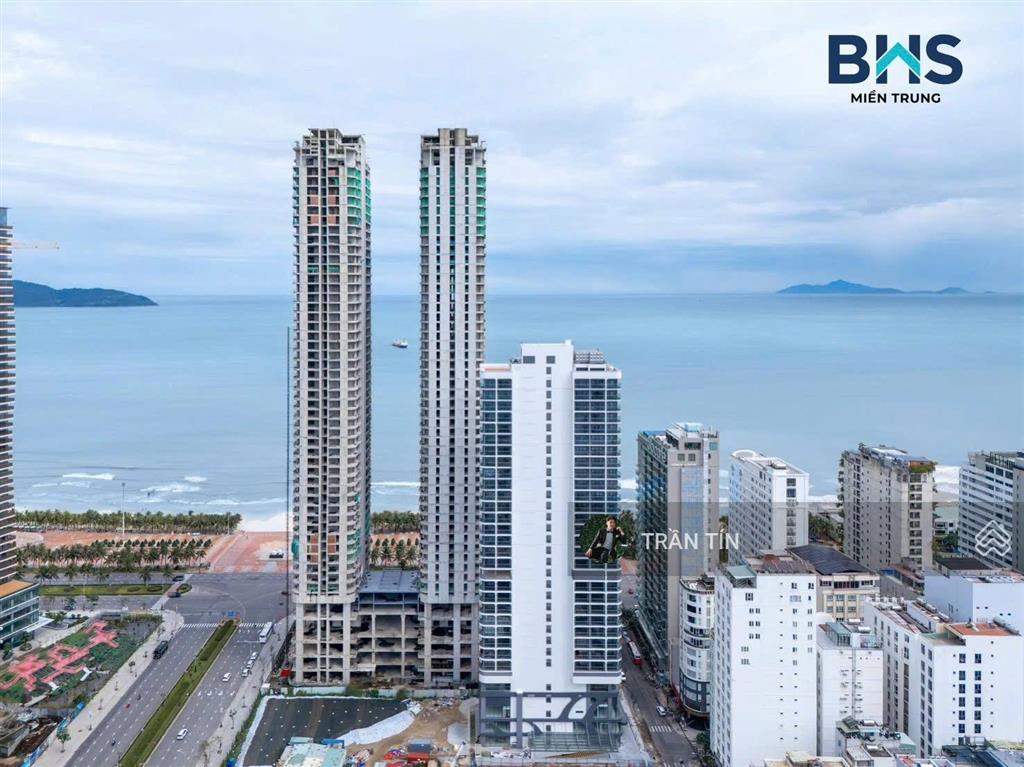 Nhà mặt tiền đường phạm văn đồng, cách biển 400m