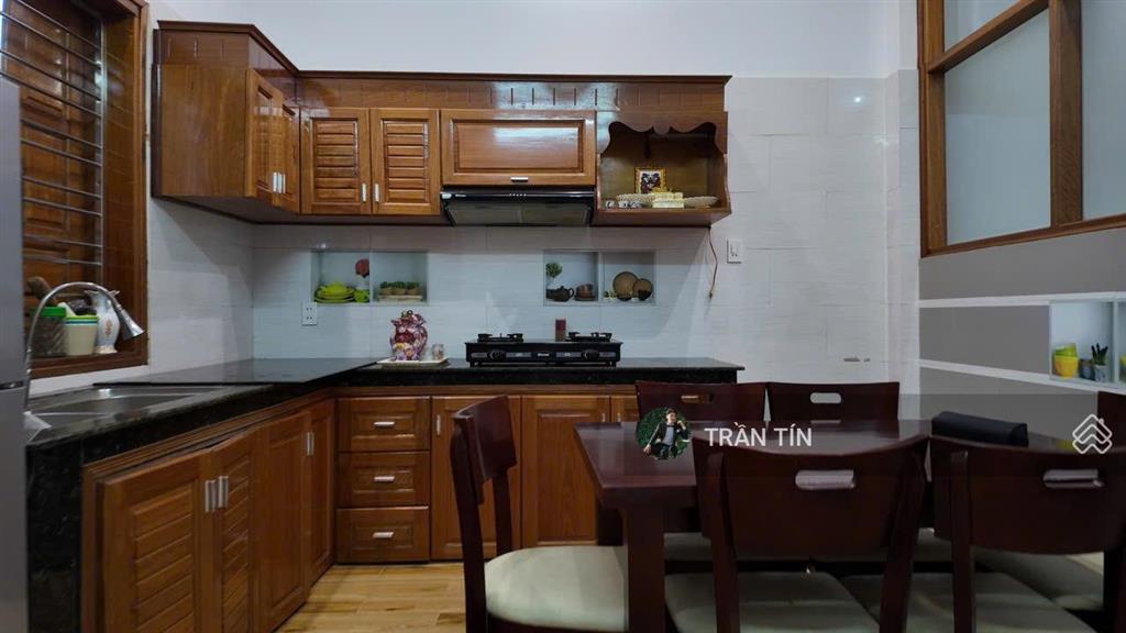 Căn nhà 4 tầng mặt tiền đường cao xuân dục, gần sông hàn, trung tâm thành phố.