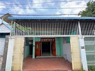 Bán nhà cấp 4 sổ sẵn, dt 65m2, giá 2,45 tỷ, cách chợ thạnh xuân 400m, nhà mới đẹp kết cấu 2pn 2wc