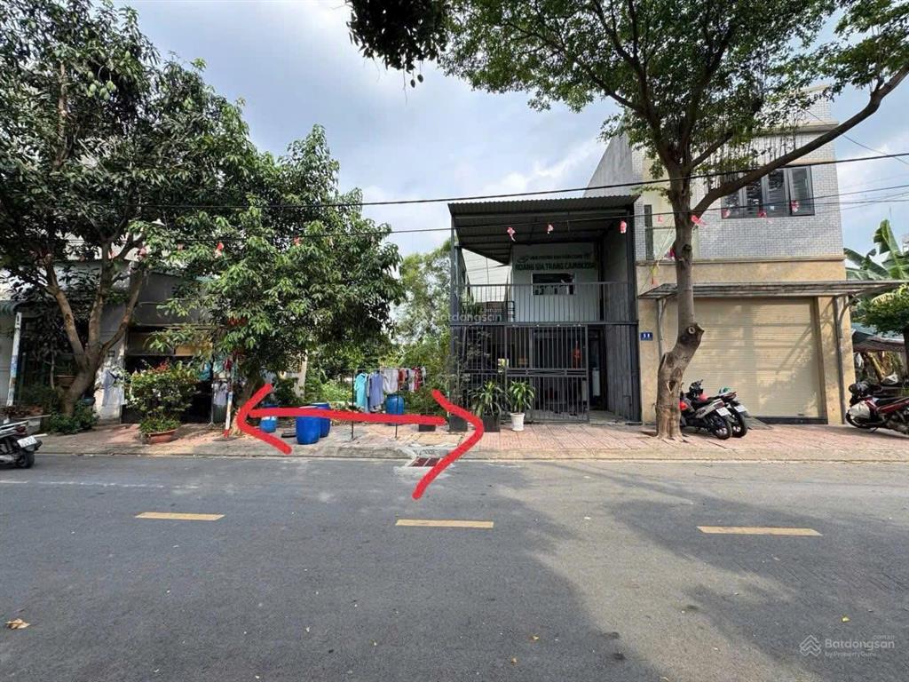 Bán lô đất ngộp ngay sát mặt tiền ql13, dt 80m2, giá 1,65 tỷ, ngay đường nguyễn văn tiết, sổ sẵn