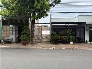 Chủ có việc cần ra nhanh lô đất ngay đường thủ khoa huân sát chợ búng, dt 83m2 sổ sẵn full thổ cư