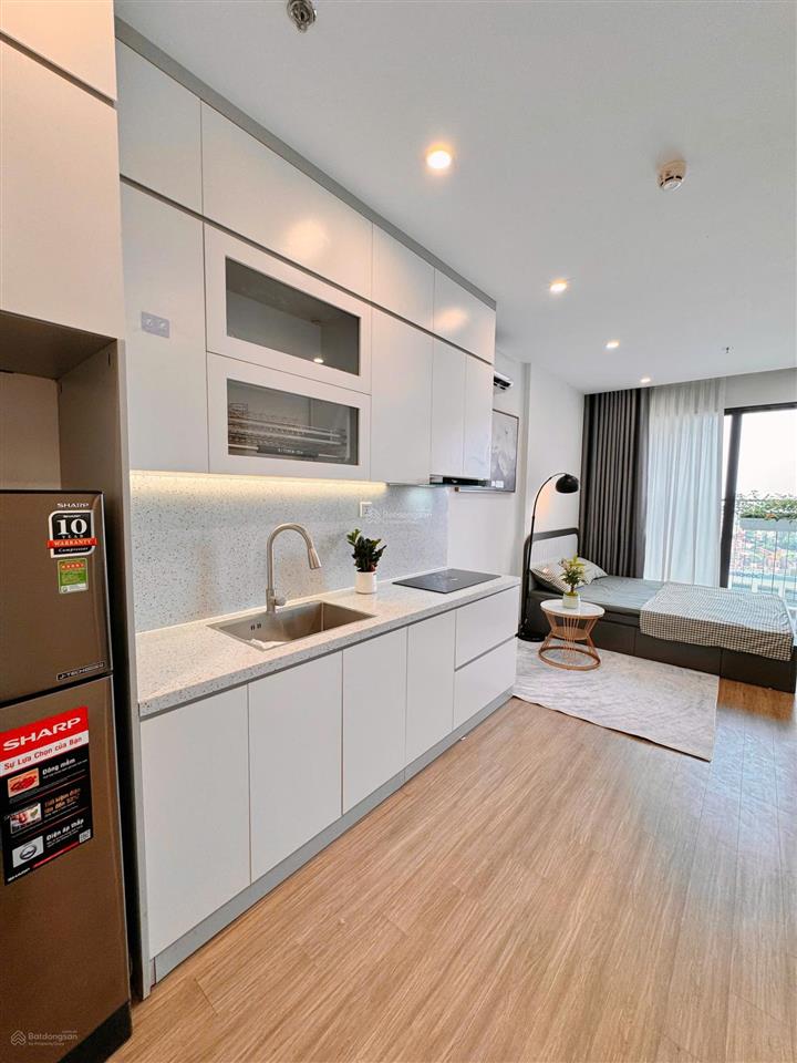 Mình cần bán 2 căn căn 1pn + 43m2, 2 tỷ 930 cùng căn studio 28m2, 2 tỷ 050 vinhomes smart city