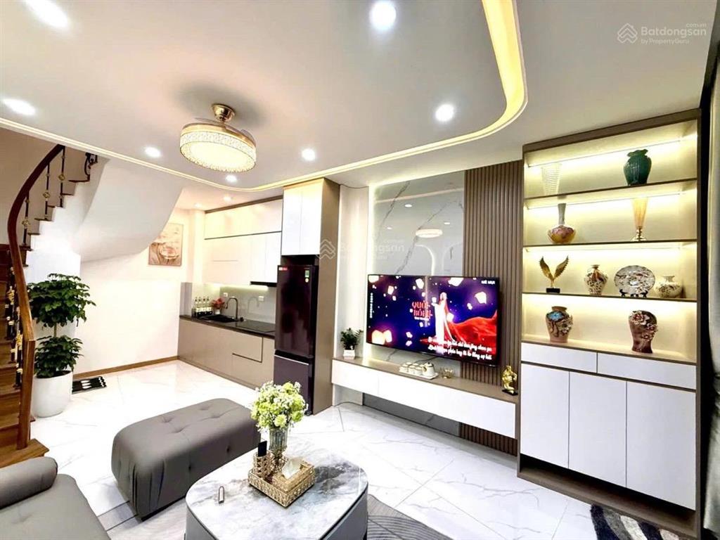 Bán nhà chính chủ vũ trong phụng, ngõ nông, ba bước ra phố, kinh doanh tốt, nội thất sang