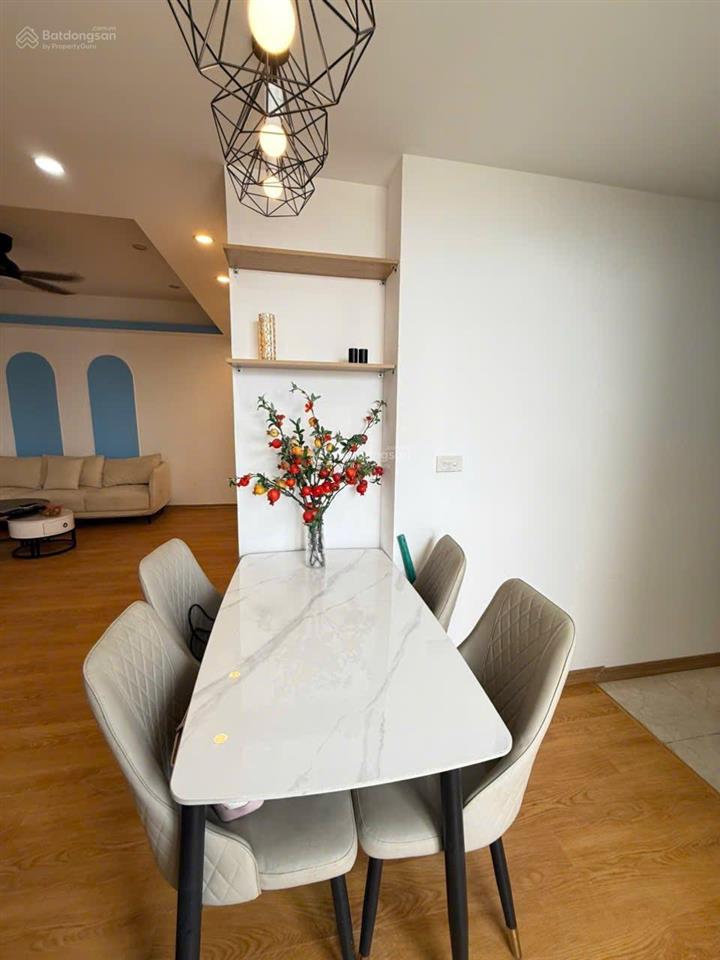 Chính chủ bán căn hộ 2 phòng ngủ 2 vệ sinh, ban công đông nam mát, chung cư 197 trần phú giá 5.x tỷ