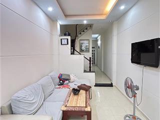 Cho thuê nhà riêng chính chủ 110m2, 1 trệt, 1 lầu, có thể vào ở ngay đường lê văn lương, quận 7
