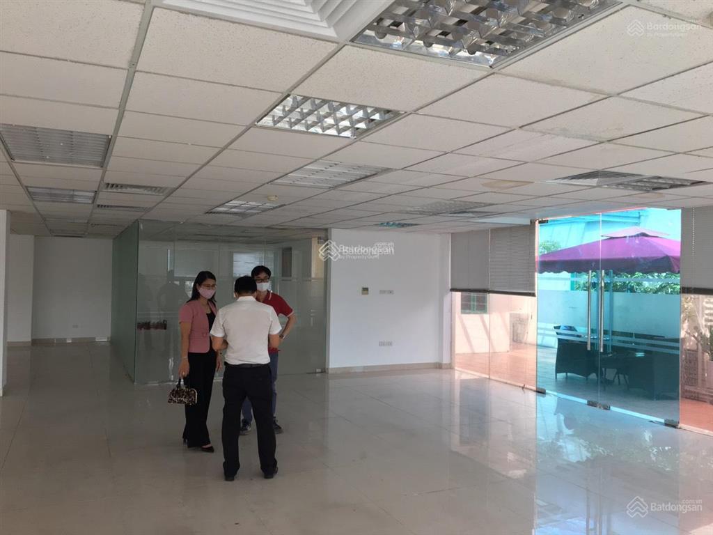Cho thuê văn phòng tòa pv oil 148 hoàng quốc việt dt 450m2, giá ưu đãi 300k/m2/th