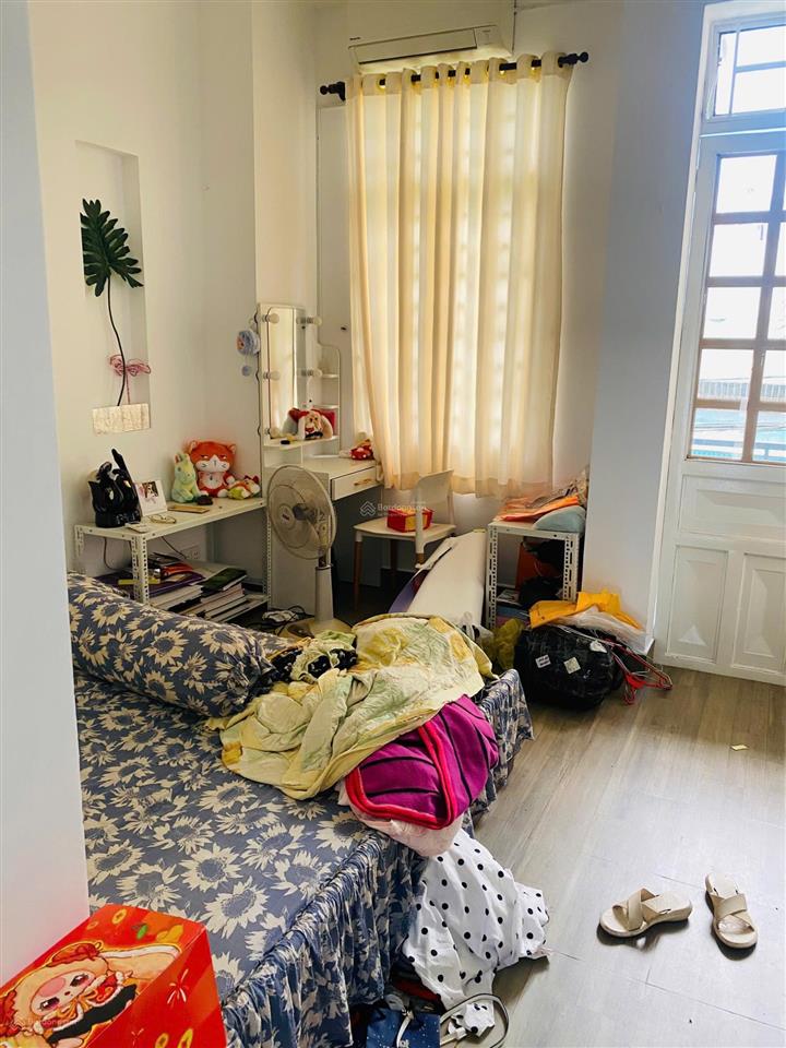 Ô tô ngủ trong nhà 4 x 18m cn 68m2  trệt 2 lầu sân thượng