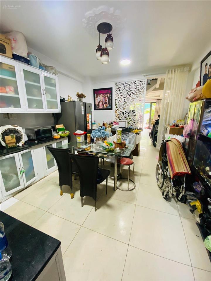 Ô tô ngủ trong nhà 4 x 18m cn 68m2  trệt 2 lầu sân thượng