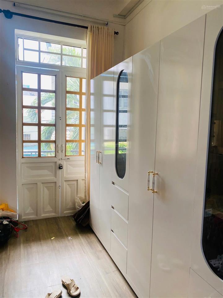 Ô tô ngủ trong nhà 4 x 18m cn 68m2  trệt 2 lầu sân thượng